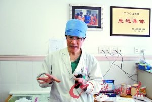 孕妇临产遇险拒手术 医院强行剖宫救其命(图)