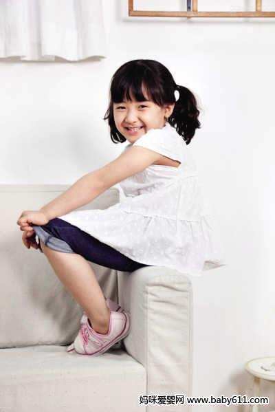 宝宝夏天穿短裤最好过膝