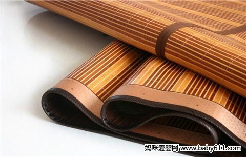 BB夏季睡凉席 谨防被刺伤