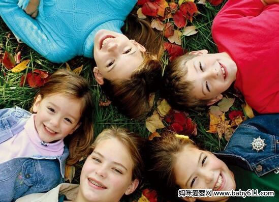 笑看孩子同伴交往