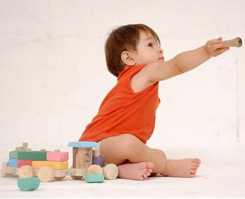 10����Ӥ���������Ϸ