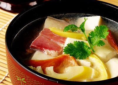 河蚌咸肉豆腐汤