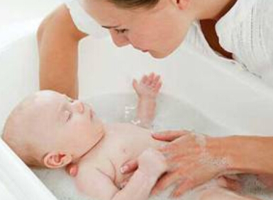 天气闷热 注意宝宝私处护理