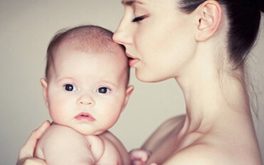 新生宝宝母乳喂养的五个宜忌