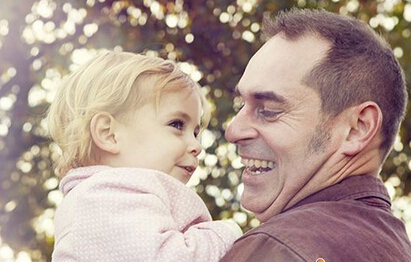 单亲家庭的孩子会承受更多的压力和心理问题