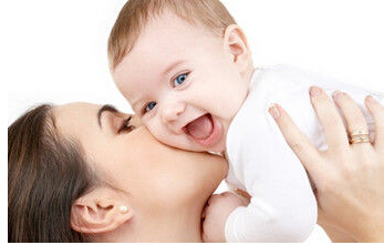 母乳喂养的4大姿势5大技巧