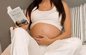 怎样正确地进行阅读胎教法?