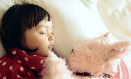 过度护理不利于孩子的深度睡眠