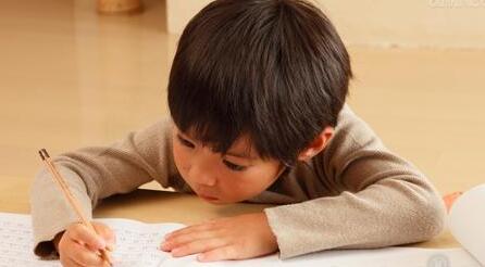 不会说英语照样爱上学