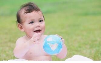 教大家一个手指捉迷藏的亲子游戏