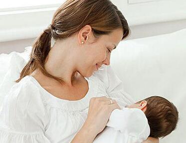 新生儿母乳喂养要注意啥?