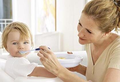 婴儿期宝宝饮食全攻略