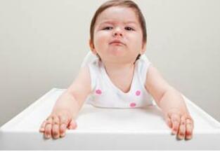 宝宝爱游戏猴子捞月