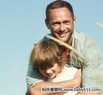 要是宝宝怕黑不要去逼迫他