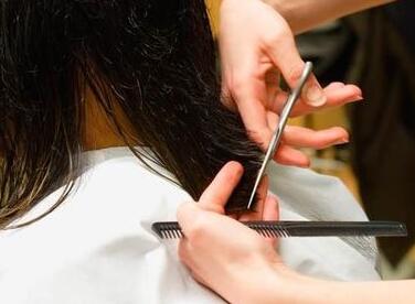 孕期剪发会动胎气?