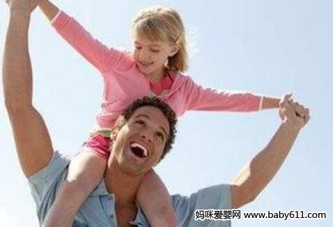 父母给孩子拥抱的时机和好处