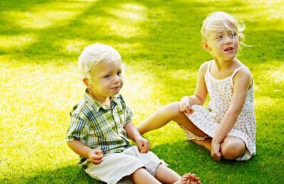 如何让孩子和同伴友好相处