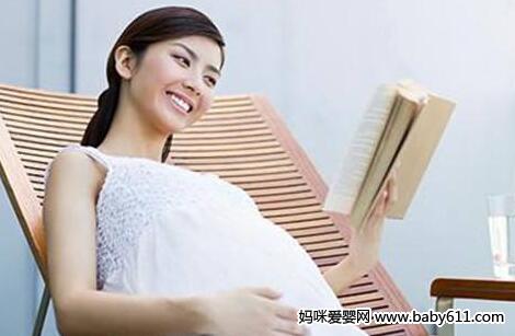 抚摸胎教可帮助宝宝做体操