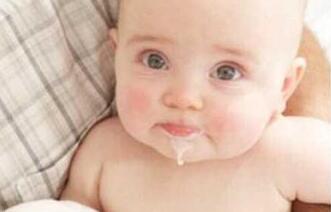 怎样预防新生儿吐奶