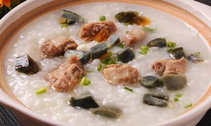 排骨皮蛋粥