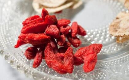 近视人群增多 3款食物可预防近视