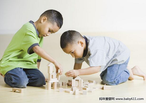 暖心!育儿嫂教你8个育儿知识,从此妈妈不在坑娃!