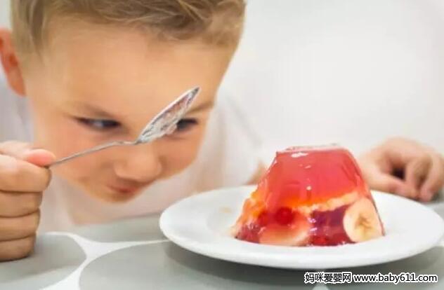 育儿嫂夏季给宝宝添加辅食“5要5不要”!