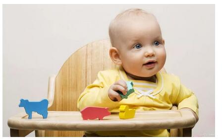 育儿嫂10个游戏,帮宝宝锻炼精细动作