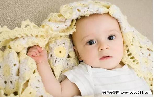 资深月嫂教你:如何避免新生儿吐奶?