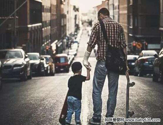 家庭教育中,父亲重要还是母亲重要?看完就知道了!