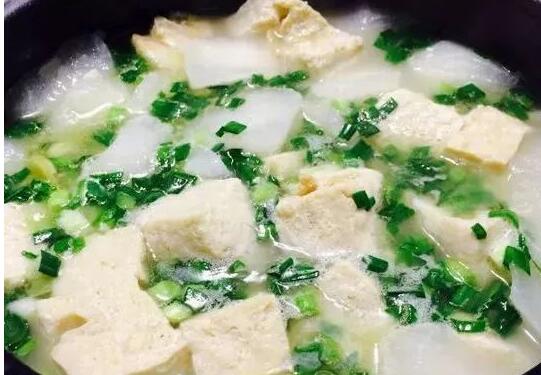 白萝卜炖豆腐
