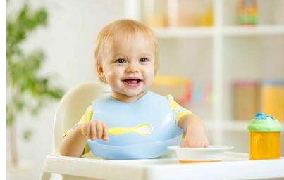 究竟新生儿吐奶怎么护理才好?