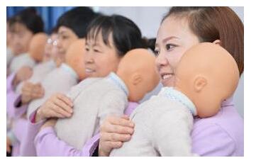 你一直想知道,如何请一个专业的育儿嫂?