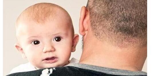 新生儿吐奶怎么处理 新生儿吐奶的原因