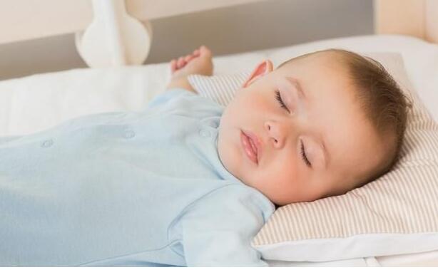 育儿嫂培养宝宝睡觉方法