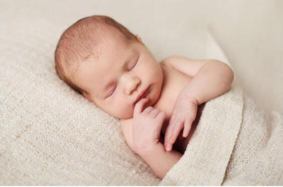 怎样防止新宝宝自己抓伤脸