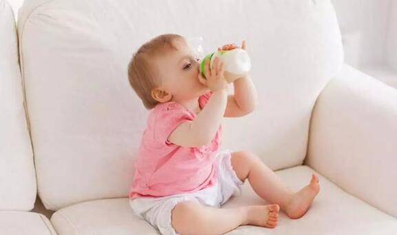 新生儿为什么总是打嗝?