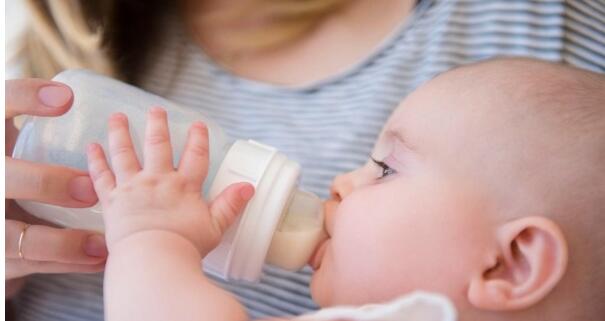 新生儿为什么易吐奶或溢奶?