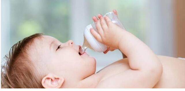 防宝宝吐奶行之有效的小窍门