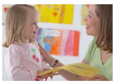 培养幼儿期亲密依恋的心理