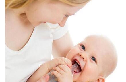 新生儿打嗝如何处理