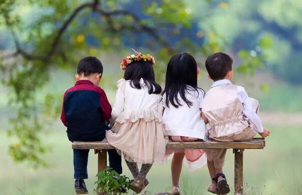 同伴关系对宝宝发育有什么影响呢?