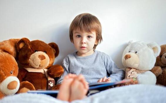 宝宝发脾气时需多关爱