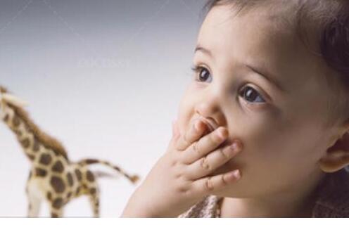 小孩子胆小怕生怎么办 缓解宝宝怕生的弱点策略