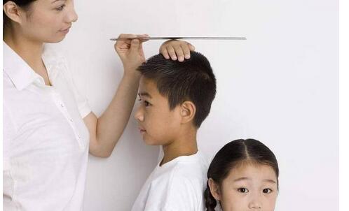 影响孩子长个的因素有很多,那么这些因素都是什么呢