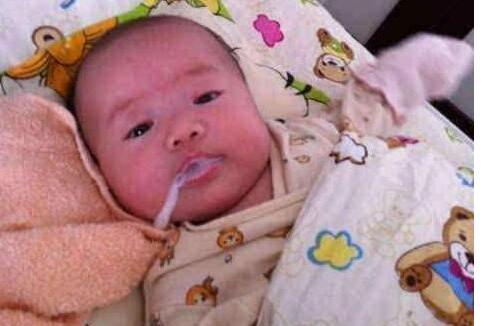 为什么宝宝拍完嗝还会“吐奶”?