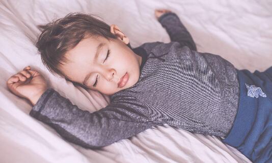 对抗宝宝赖床的6大妙招