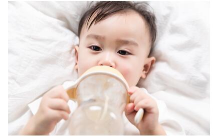 家长如何应对宝宝吐奶