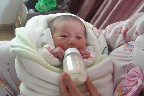 为啥“拍嗝”了还吐奶?新手爸妈赶紧了解一下