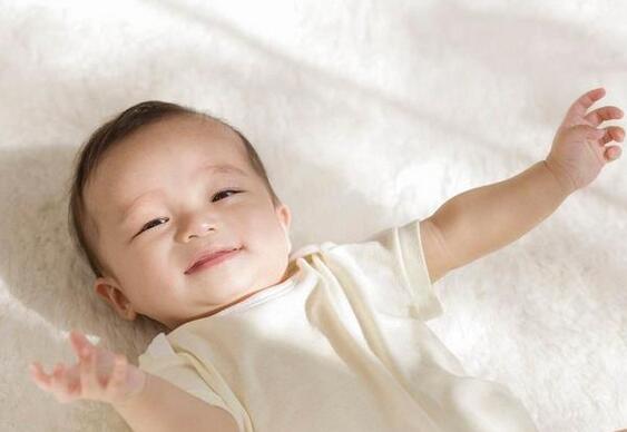 宝宝经常吐奶是病吗?到底该怎么做?